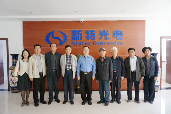 湖北省原人大副主任和武漢市委副書記謝培棟、武漢市原常務(wù)副市長(zhǎng)袁善臘、武漢市原副市長(zhǎng)郭友忠等一行到我司調(diào)研