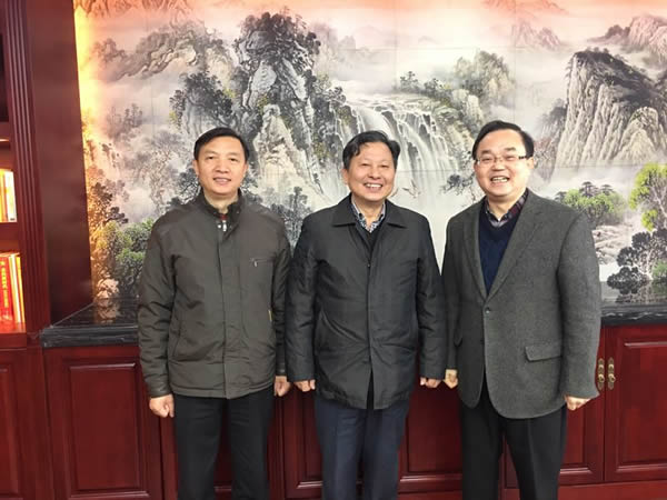 湖北省僑聯(lián)副主席舒正榮、省僑聯(lián)經(jīng)科部部長(zhǎng)歐梁鋒、副部長(zhǎng)黎志勇一行調(diào)研我司