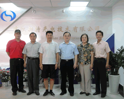 湖北省僑聯(lián)主席李磐帶領(lǐng)羅連運(yùn)副巡視員、汪純蓮部長(zhǎng)、王家橋主任等來(lái)我司考察
